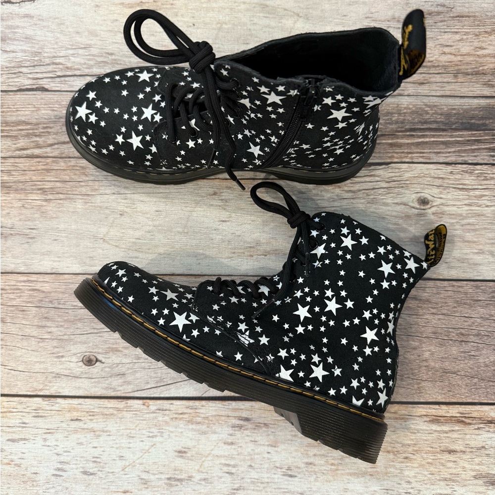 Dr. Martens 1460 Kids Star Suede Boots| Big Kids Lace Up Boots
